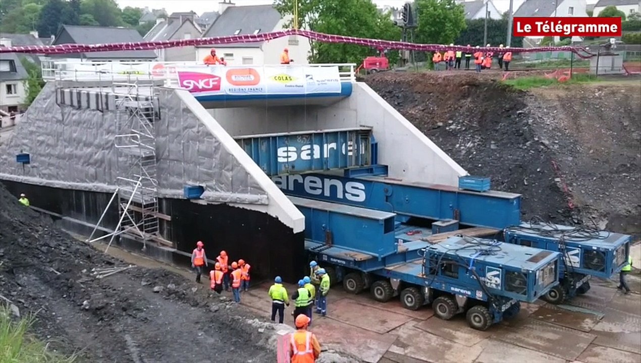 Saint-Martin-des-Champs (29). Pont-rail du Binigou : le pont est en place