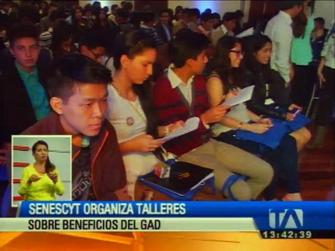 Ecuador ha adjudicado más de 10 mil becas en los últimos ocho años
