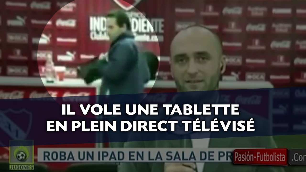 Il vole la tablette tactile de l'entraîneur du club en plein direct télévisé