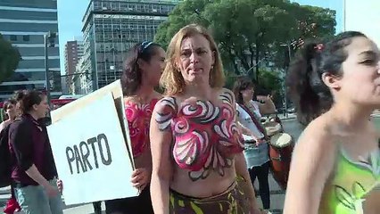 Argentinas marchan por el derecho de parir en casa