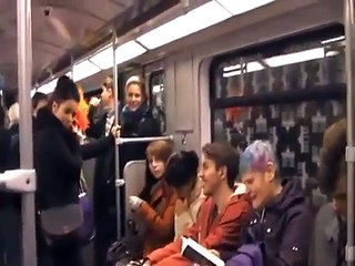 Fou-rire contagieux dans le métro!