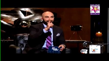 Mawra Giving The Flying Kisses To Ranbir Kapoor In Live Show