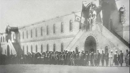 YEMEN TÜRKÜSÜ  Muhteşem  (Osmanlı Yemen Fotoğraflarıyla) Havada bulut yok bu ne dumandır?