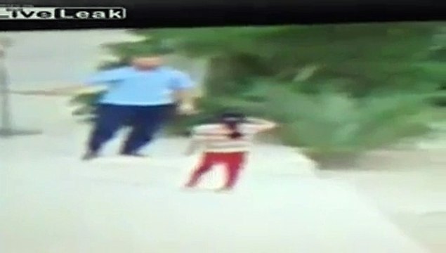 Camera Caught Shocking Street Attack Man Rip Rips Jewellery From Little Girl