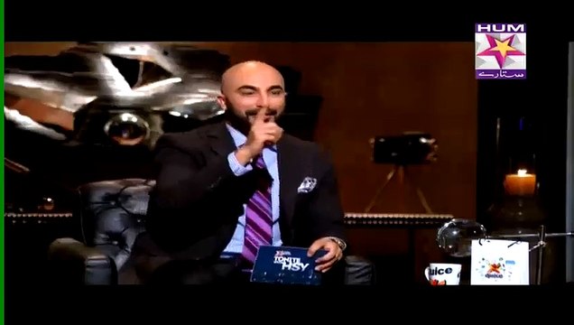 Mawra Giving The Flying Kisses To Ranbir Kapoor In Live Show