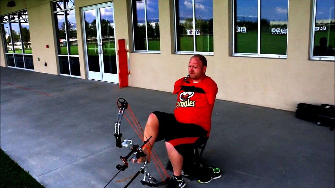 Le record du monde de tir à l'arc détenu par un homme sans bras