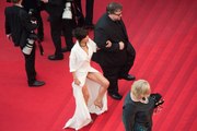 Cannes 2015 : Sophie Marceau montre sa culotte sur les Marches