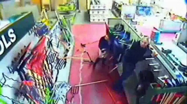 Землетрясение в Непале 25 апреля 2015. Камеры видеонаблюдения засняли землетрясение в Непале