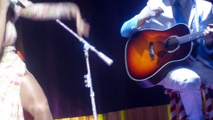 [HD] Original Katy Perry Fails at Playing Flute/Recorder Good Morning America Play Of The Day