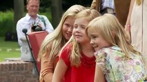 Koning Willem Alexander, Máxima en hun kinderen tijdens de fotosessie