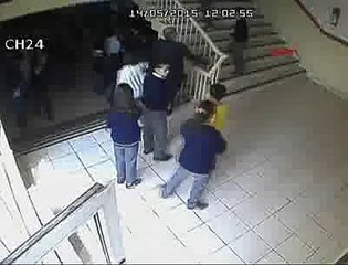 Kadın veli öğretmeni tekme tokat dövdü!