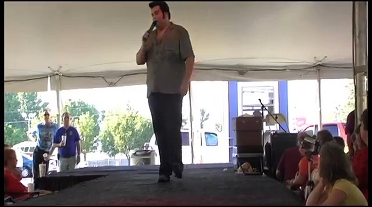 Joe Trites sings 'Inherit The Wind' at Elvis Week 2011 (vide