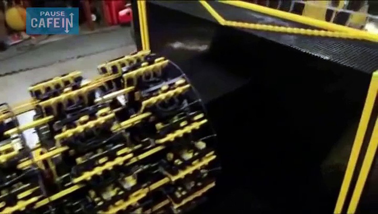 Il construit une vraie voiture avec des Legos ! Même le moteur est en Lego  !