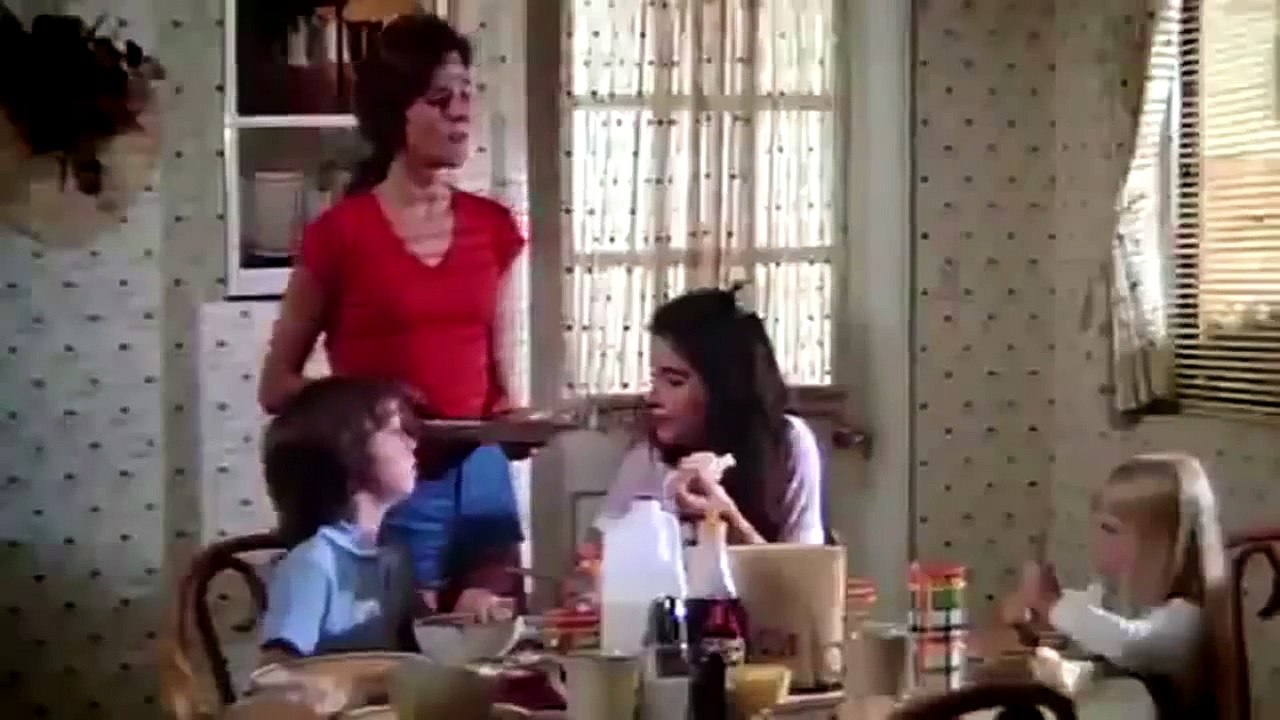 Poltergeist (1982) Official Trailer - JoBeth Williams, Craig T. Nelson Horror Movie HD (720p)