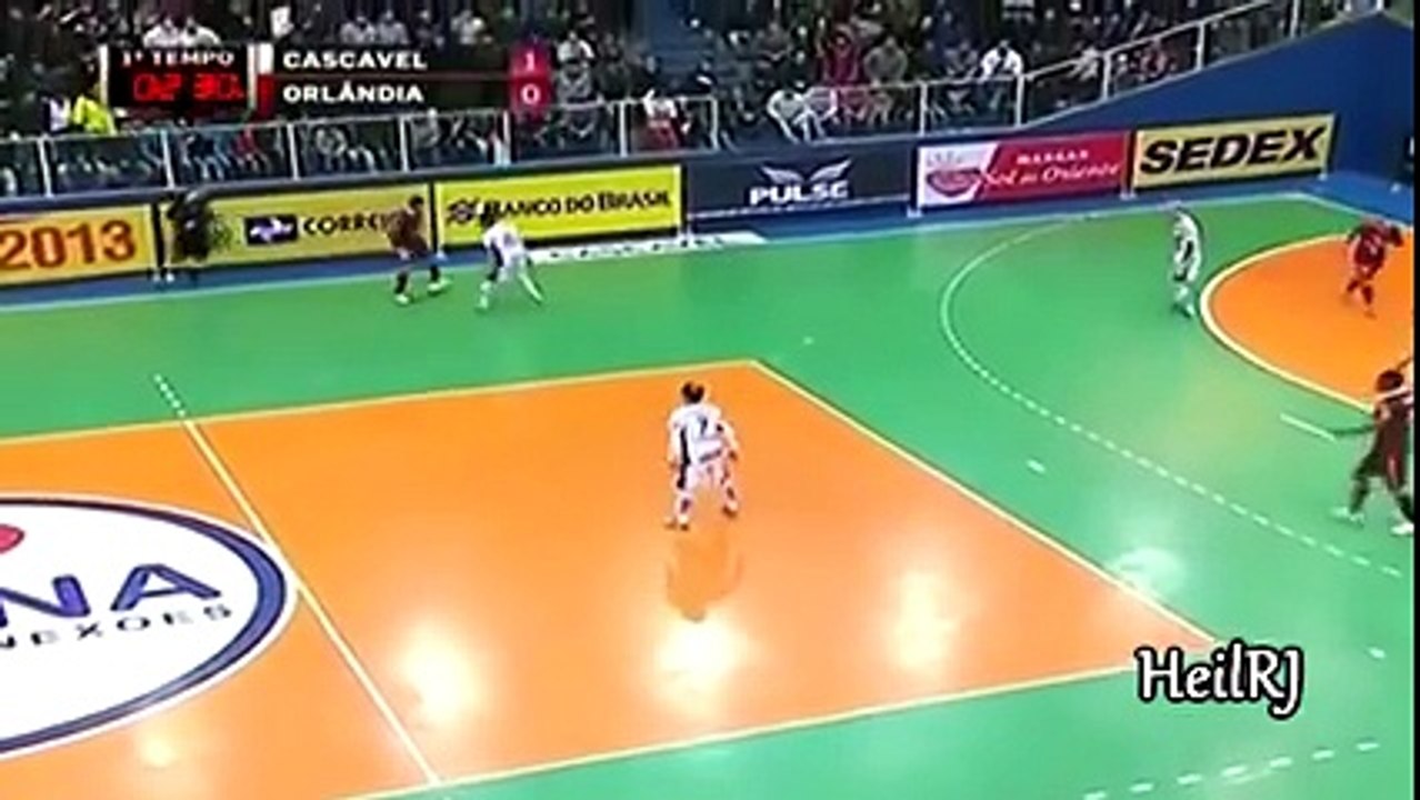 ملك الخماسي فى 5 دقائق من السحر الكروى