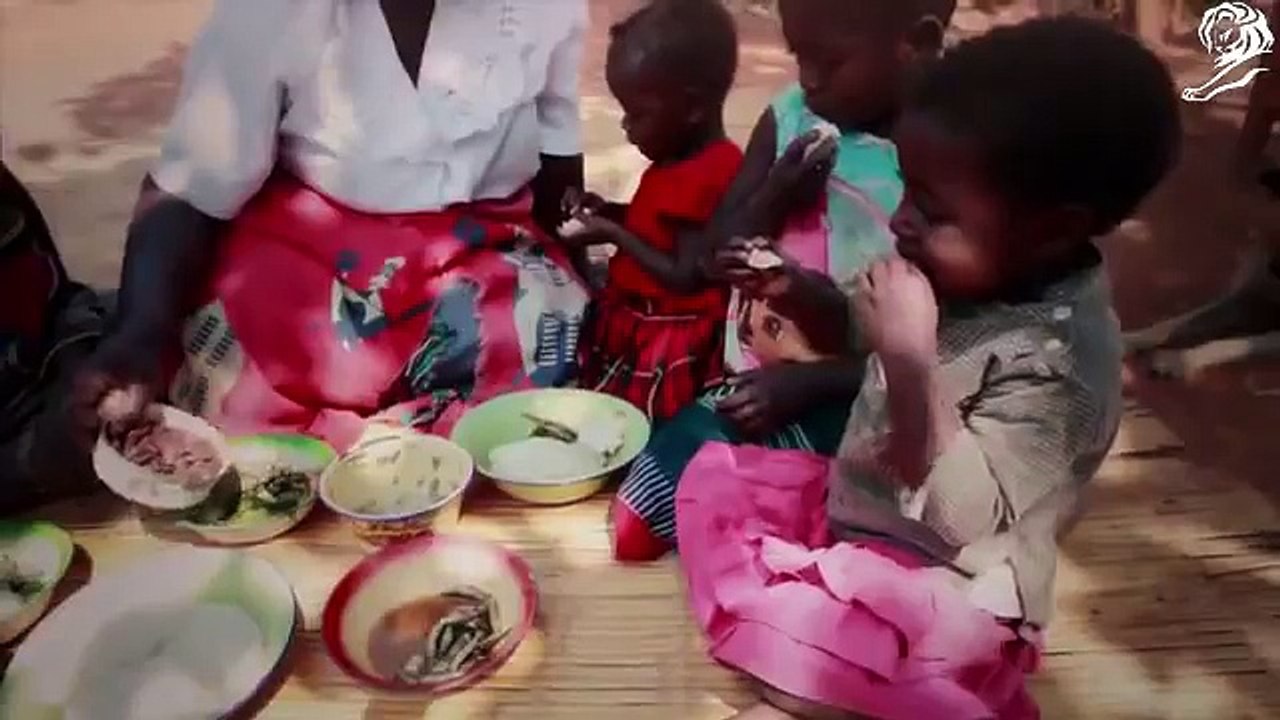 THE SOCIAL SWIPE - Cannes Lions 2014 Winners Case Study