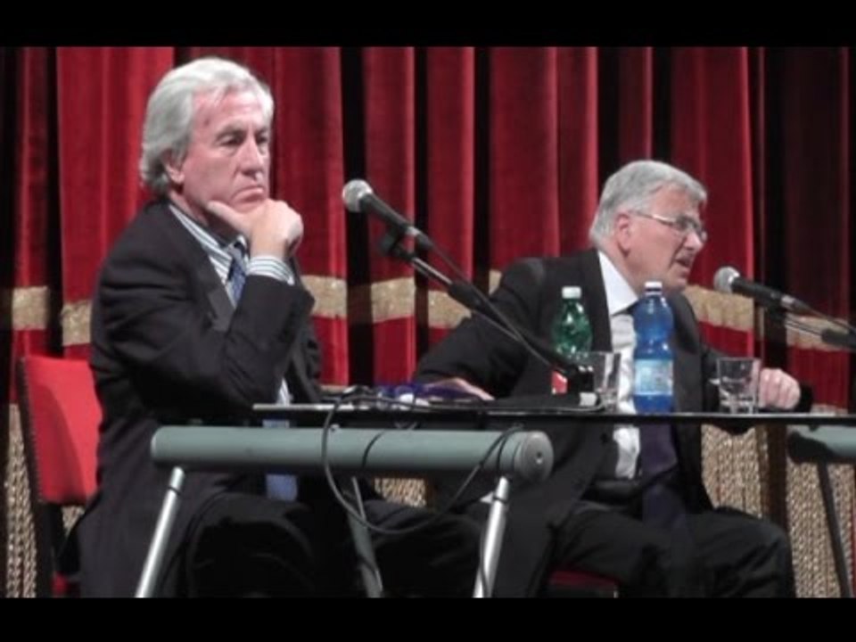 Napoli - I vertici del Teatro Mercadante attaccano De Magistris (14.05.15)