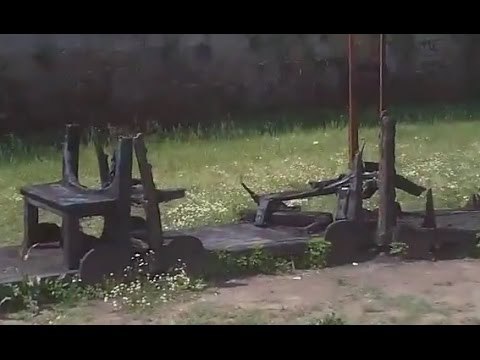 Aversa (CE) - Il Parco Balsamo in preda ai vandali (14.05.15)