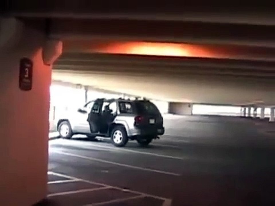 Hurricane Katrina: Live video of the storm.