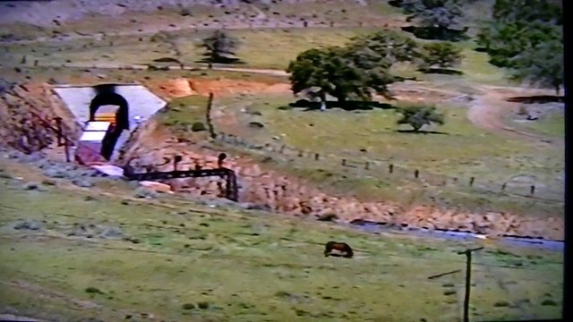 TEHACHAPI LOOP, an EASTBOUND freight train climbing to Summit Switch En montée avec 7 CC en direction du col, le 18 Avril 1996.