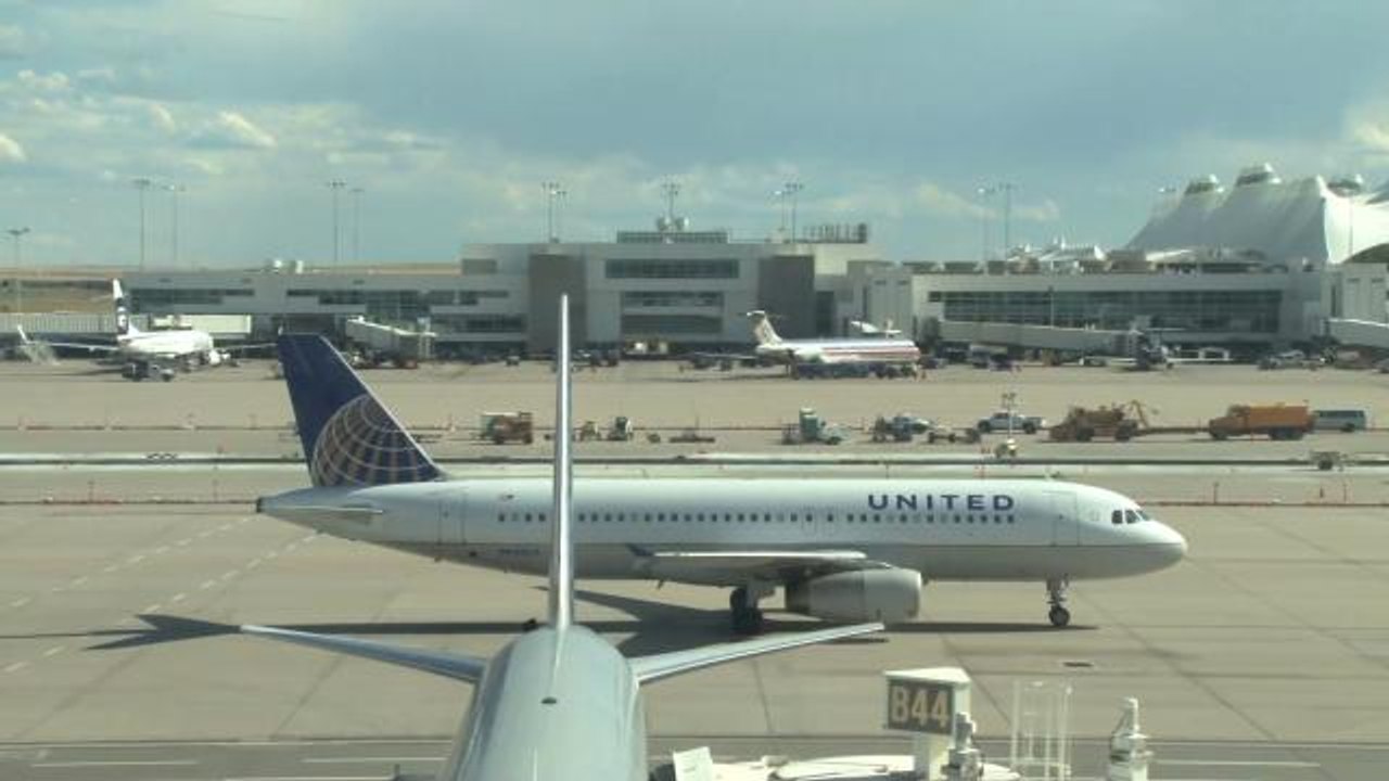 Hack United Airlines and you could score 1 million air miles - video ...