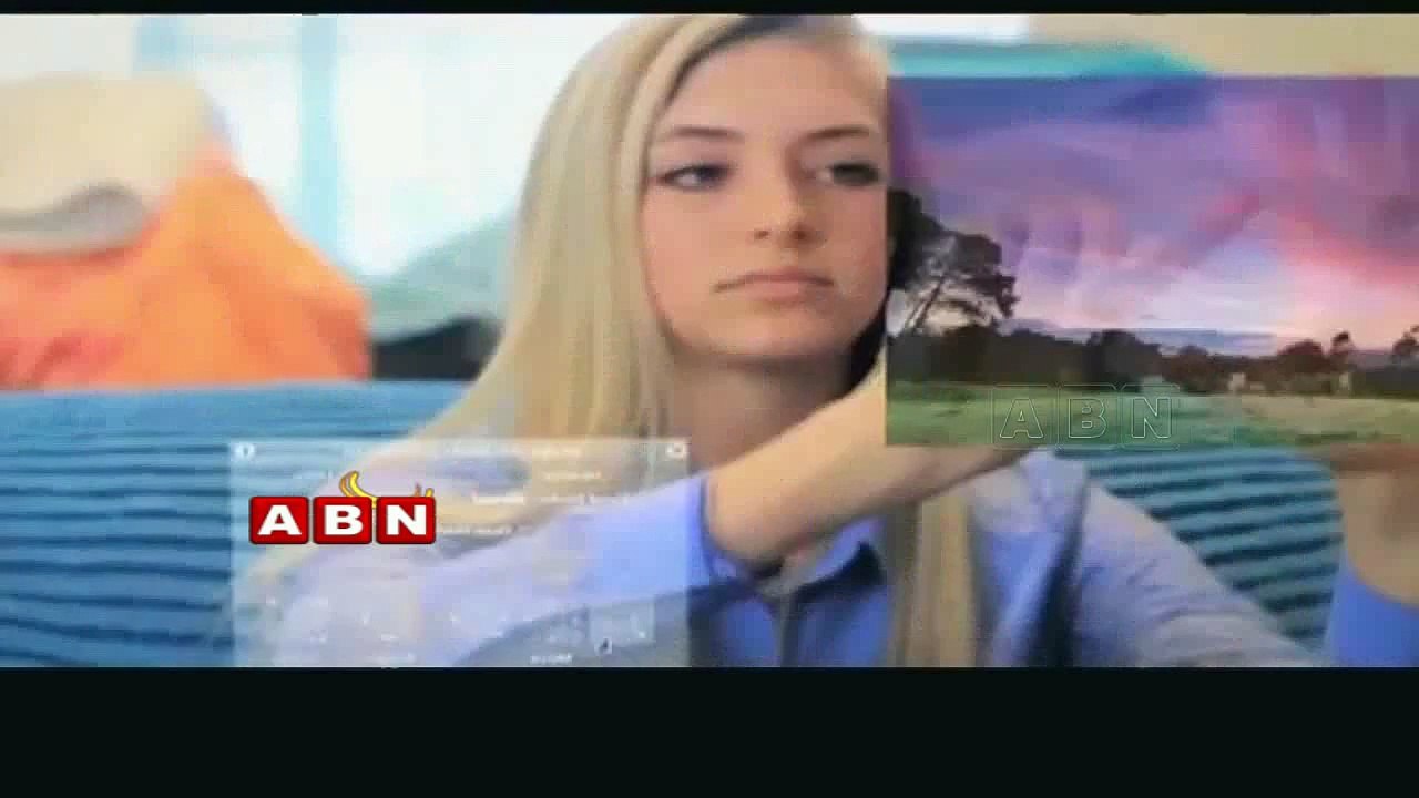 Using HoloLens, Microsoft overlays physical robot with holographic robot (17 - 05 - 2015)