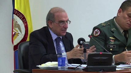 Colômbia rejeita negociação com ELN sem desarmamento