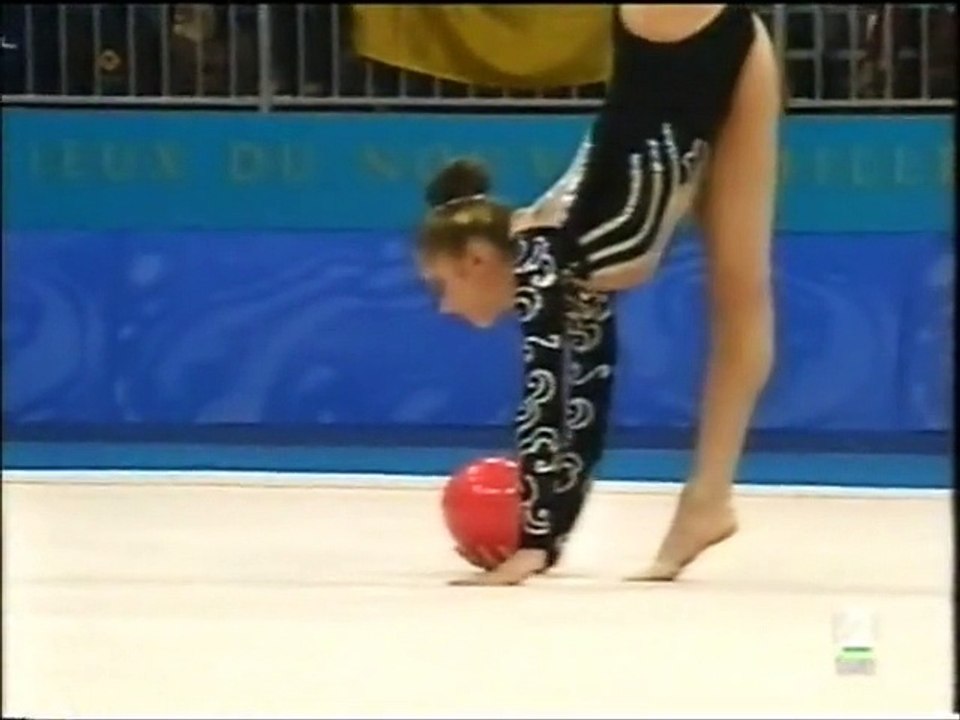 Alina Kabaeva (RUS). Pelota. Sydney 2000.