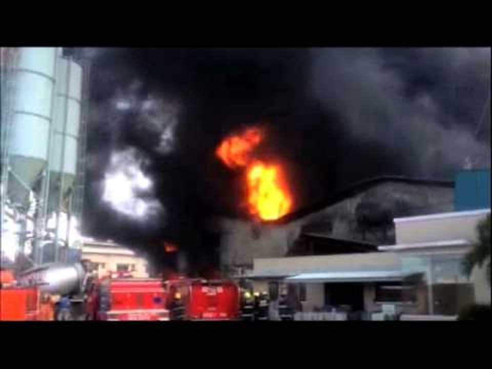 Fire razes Valenzuela factory; workers feared trapped