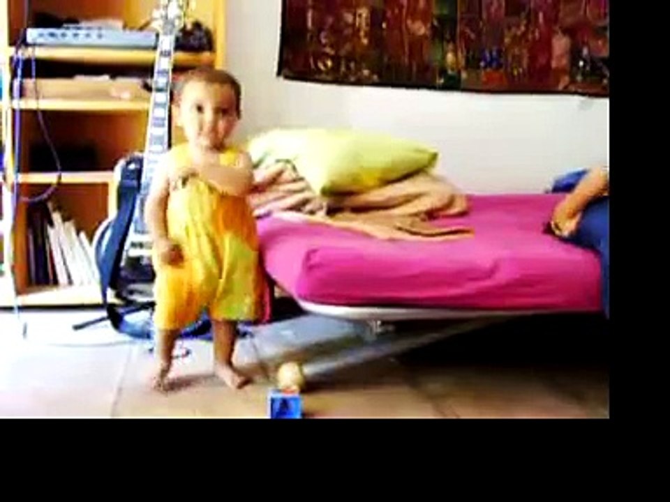 bébé qui danse bêtisier gag drôle
