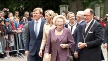 Koningin bezoekt tentoonstelling '100 jaar Juliana'