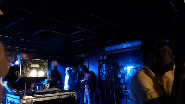 Louzgain et Jagdish (Dancehall Balèti) backés par Dj Kafra au Molotov (live)