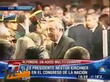 Nestor Kirchner en el velatorio de Raul Alfonsin
