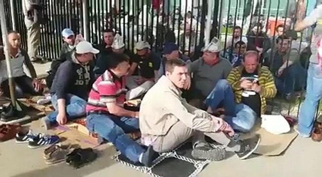 Renault Fabrikası İşçileri Üretimi Durdurdu