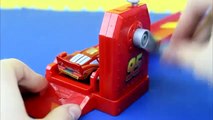 Disney Pixar Cars Crank Launcher with Stunt Racers Lightning McQueen