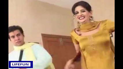 saba qamar dance || HD VIDEO || YELLOW FITTING DRESS