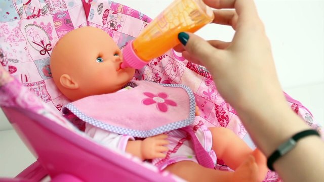 Baby Doll Nenuco Drinks Milk Magic Bottle Bathtime Change Diaper and Clothes Newborn Baby Dolls