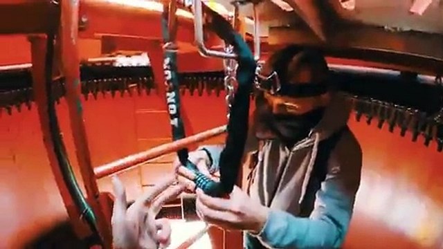 Dunya News- Terrifying moment fearless climbers scale world's second tallest skyscraper.