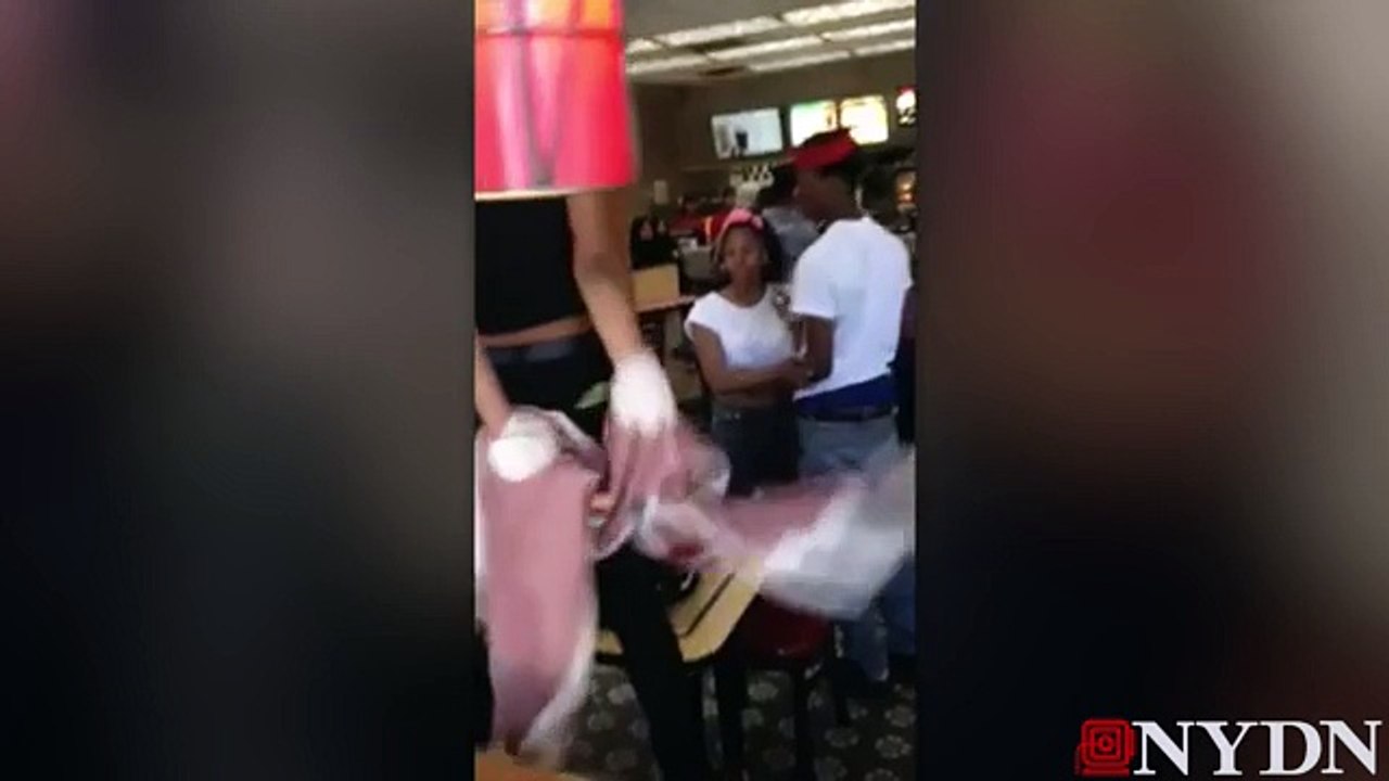 Bagarre énorme entre jeunes blacks dans un McDonald’s de Brooklyn