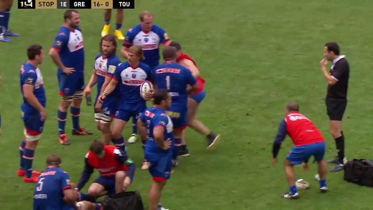 Rugby : un stearker version Superman se prend un bon placage