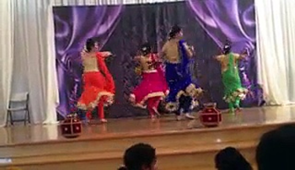 amazing girls flying mehndi dance