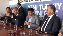 AK Parti İzmir Milletvekili Adayı Tansu Kaya partisinin Bornova ilçe başkanlığında konuşuyor