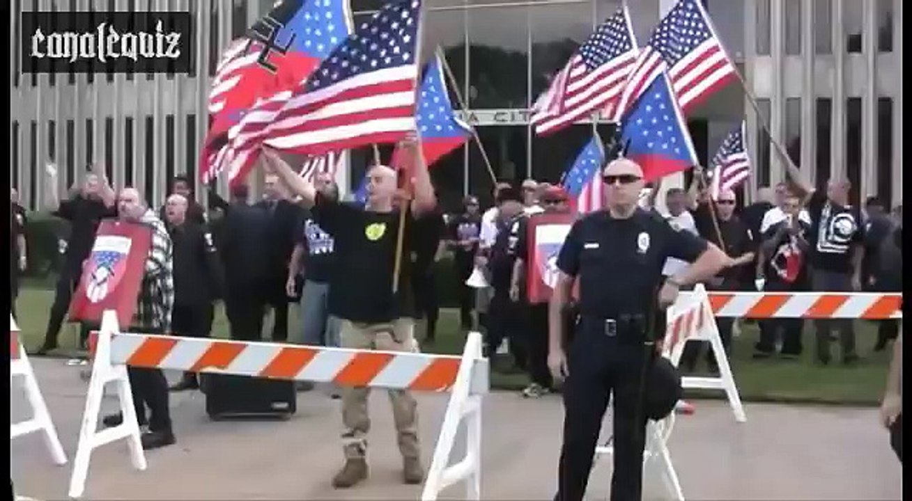 Punks y Skinheads Antifa Confrontan a Neo-Nazis en Pomona, California / canalequiz*