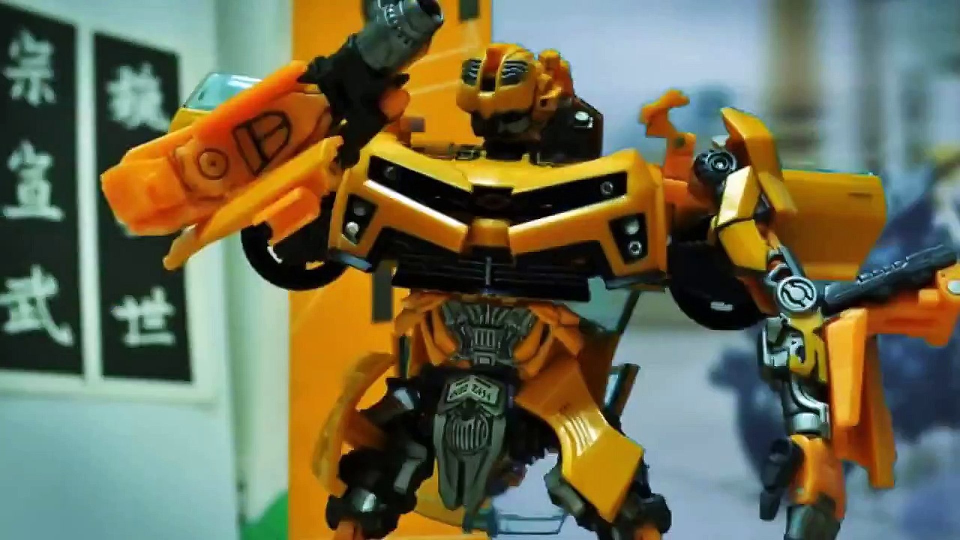 Transformers Stop Motion   Bumble Bee VS Barricade