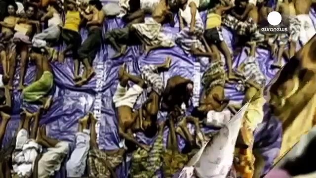 Salvage immigrants ship on board 400 migrants off Indonesia -انقاذ سفينة مهاجرين على متنها 400 مهاجر قبالة اندونيسيا