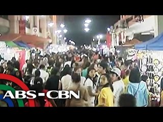 Last-minute shoppers crowd Divisoria night market