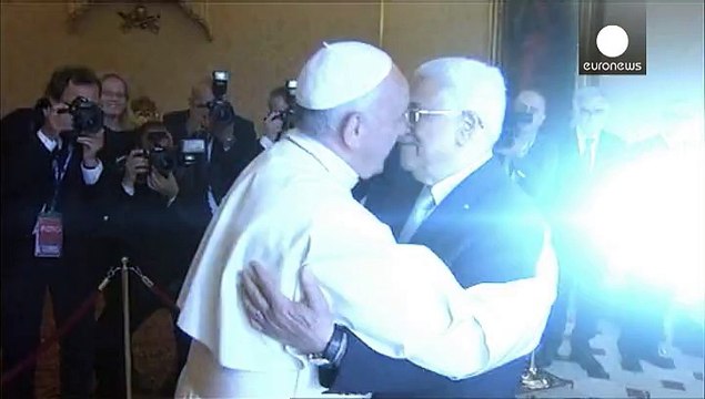 البابا فرنسيس يستقبل الرئيس عباس في الفاتيكان