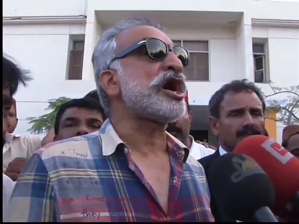 ذوالفقار مرزا قاءم علی شاہ پر برس پڑے کہا کہ " چیف منسٹر بھنگ کے نشے میں ہے، اس بھنگی میں اتنی طاقت نہیں کہ وہ مجھ سے لڑ سکے۔