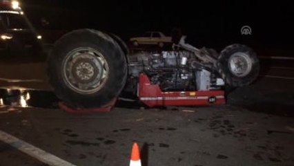 Akyazı'da Traktör ile Otomobil Çarpıştı: 3 Ölü, 2 Yaralı