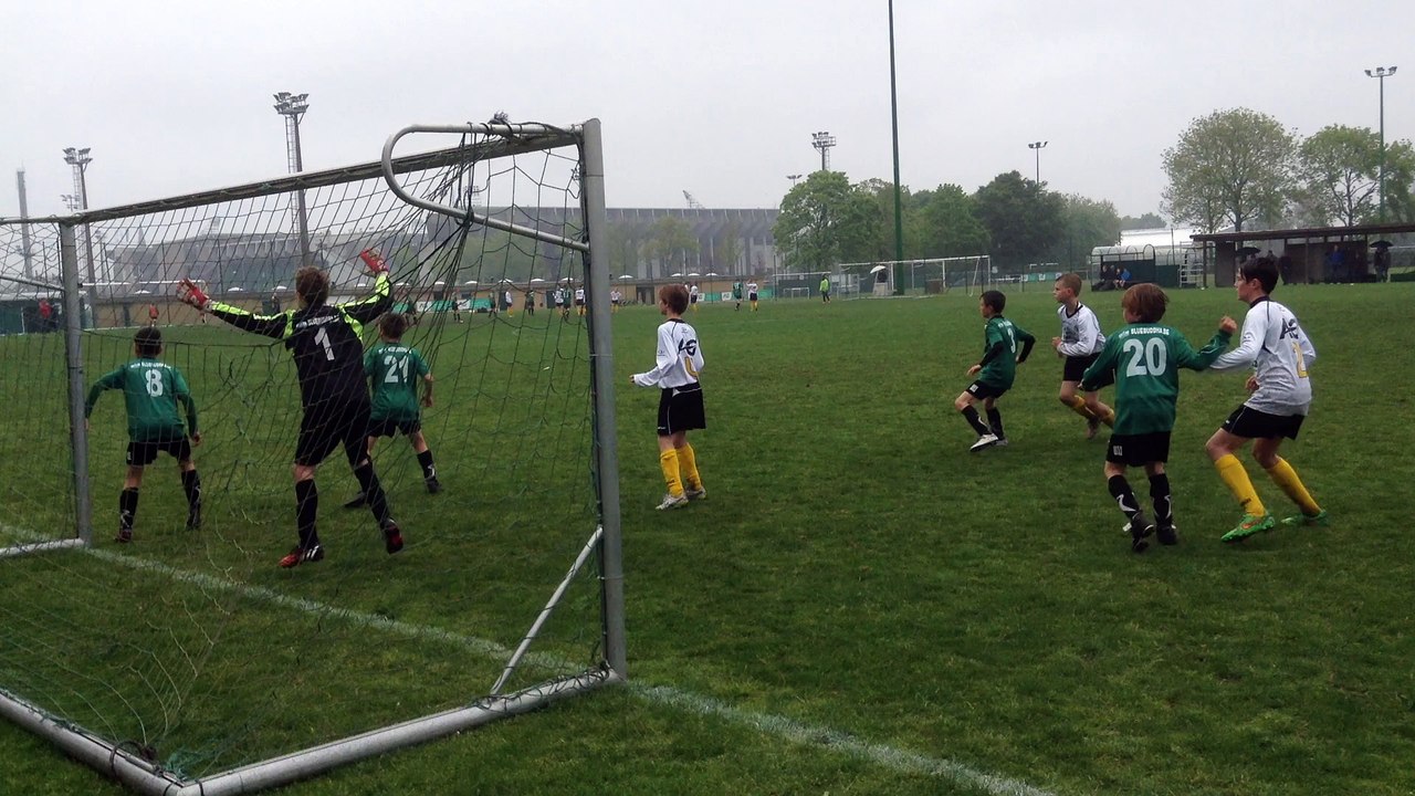 Cercle v Sporting U11 - goal Anton